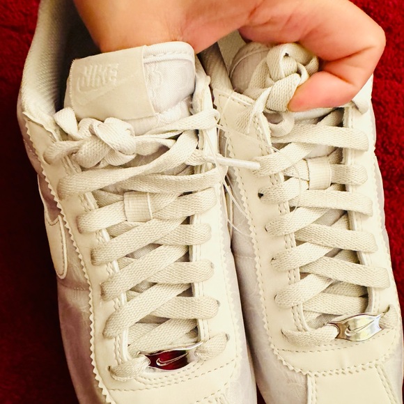Nike WOMENS LIFESTYLE SHOE CORTEZ White Sneakers Size 8 NIB - Picture 11 of 12